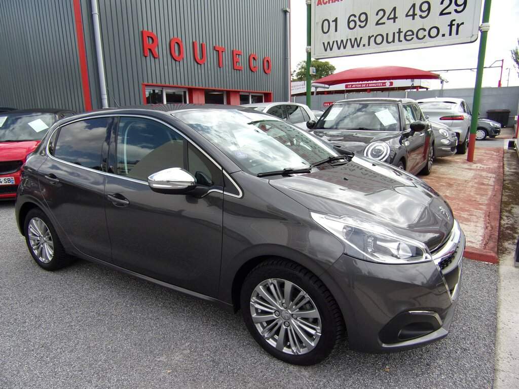 PEUGEOT 208  5P