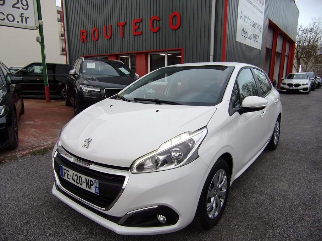 PEUGEOT 208 