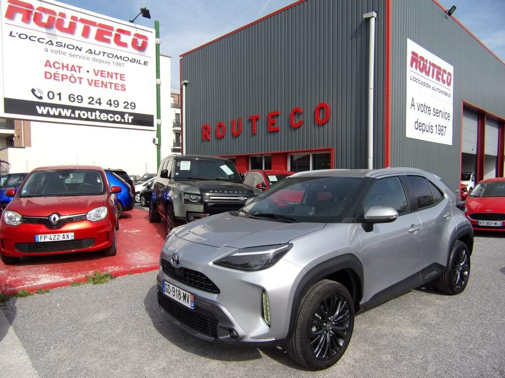 TOYOTA&nbsp;YARIS&nbsp; CROSS