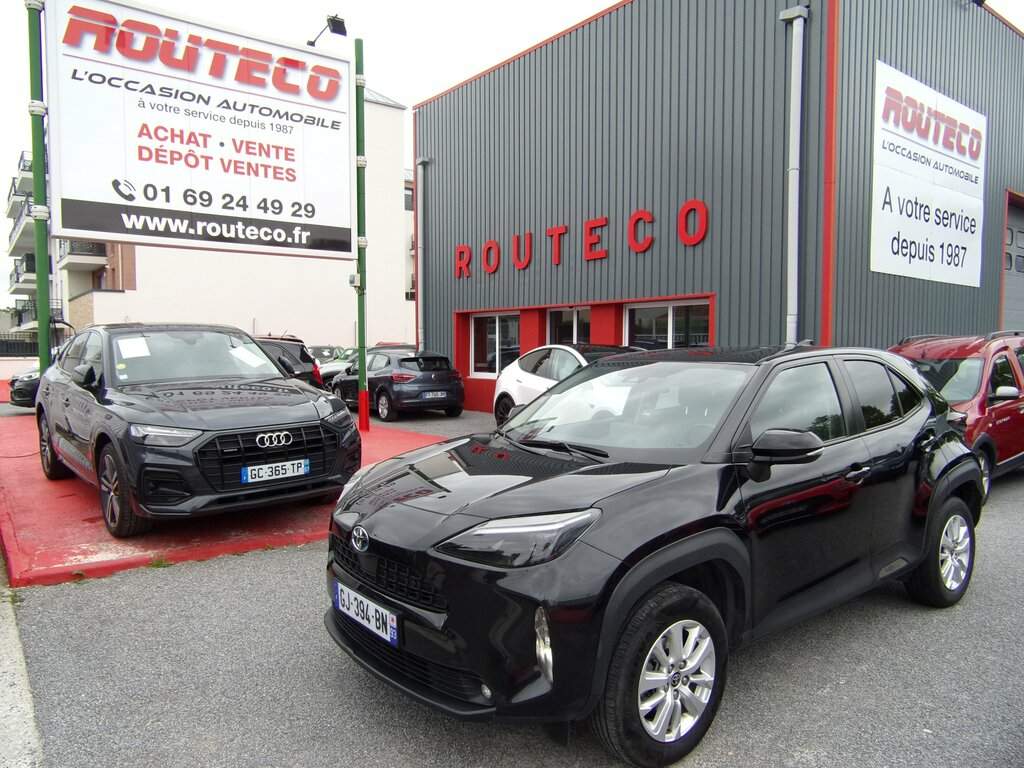 TOYOTA&nbsp;YARIS&nbsp; CROSS HYBRID