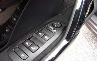 PEUGEOT 208  5P