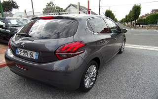 PEUGEOT 208  5P