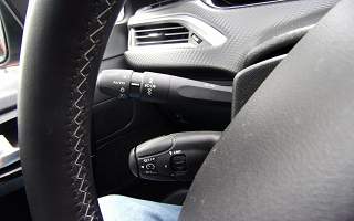 PEUGEOT 208  5P