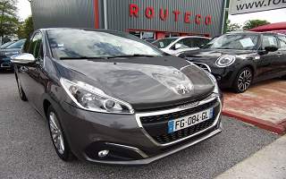 PEUGEOT 208  5P