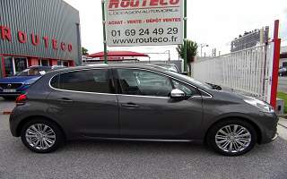 PEUGEOT 208  5P