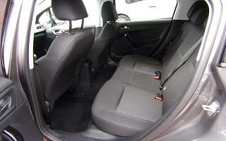 PEUGEOT 208  5P