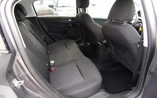PEUGEOT 208  5P