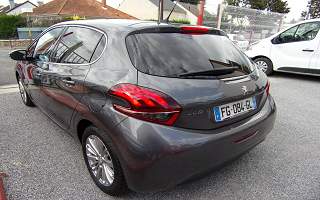 PEUGEOT 208  5P
