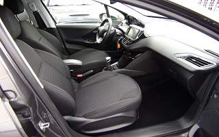 PEUGEOT 208  5P