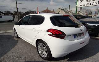 PEUGEOT 208 