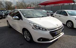 PEUGEOT 208 