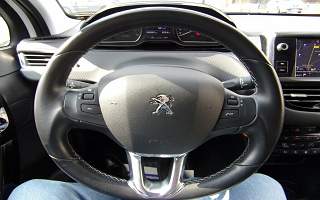 PEUGEOT 208 