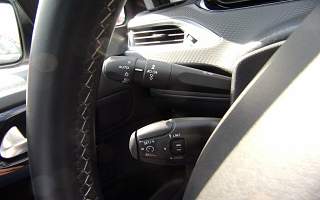 PEUGEOT 208 