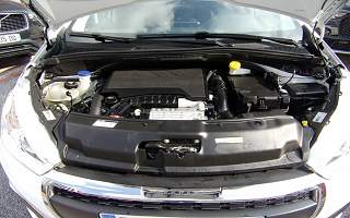 PEUGEOT 208 