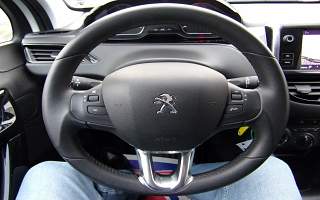 PEUGEOT 208 