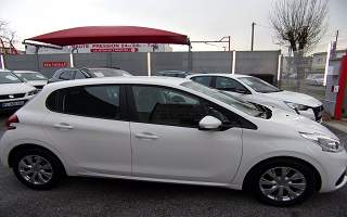 PEUGEOT 208 