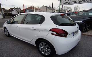 PEUGEOT 208 