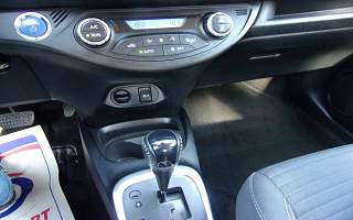 TOYOTA YARIS  HYBRID