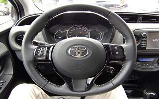 TOYOTA YARIS  HYBRID
