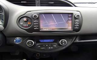 TOYOTA YARIS  HYBRID