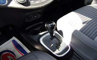 TOYOTA YARIS  HYBRID