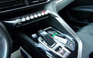 PEUGEOT  3008 3008 HYBRID 225 E-EAT8