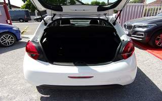 PEUGEOT 208  AFFAIRE