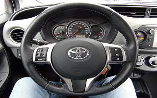 TOYOTA YARIS 