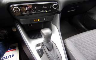 TOYOTA  YARIS YARIS HYBRIDE 116H