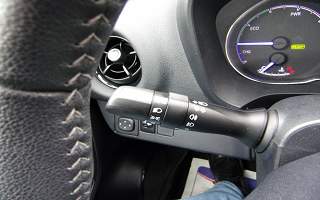 TOYOTA YARIS  HYBRID