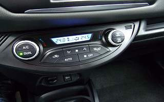 TOYOTA YARIS  HYBRID