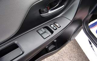 TOYOTA YARIS  HYBRID