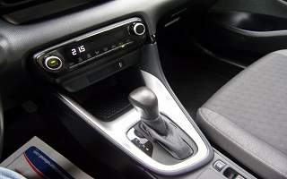 TOYOTA&nbsp;YARIS&nbsp; HYBRID