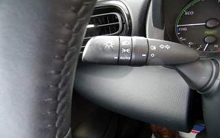 TOYOTA&nbsp;YARIS&nbsp; HYBRID