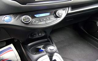 TOYOTA&nbsp;YARIS&nbsp; HYBRID