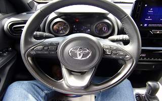 TOYOTA&nbsp;YARIS&nbsp; CROSS HYBRID