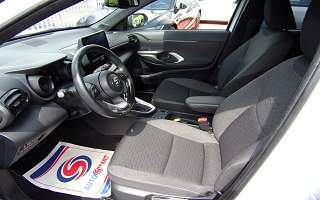 TOYOTA&nbsp;YARIS&nbsp; CROSS HYBRID