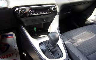 TOYOTA&nbsp;YARIS&nbsp; HYBRID