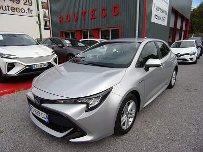 TOYOTA -  BERLINE 5P - 7CV - ESSENCE