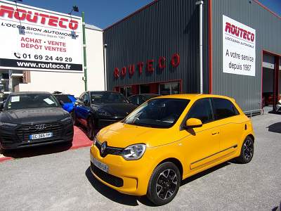 RENAULT -  III - 4CV - ESSENCE