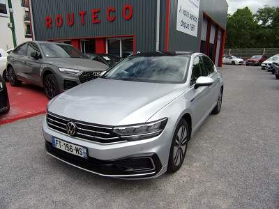 VOLKSWAGEN -  BERLINE - 8CV - HYBRIDE
